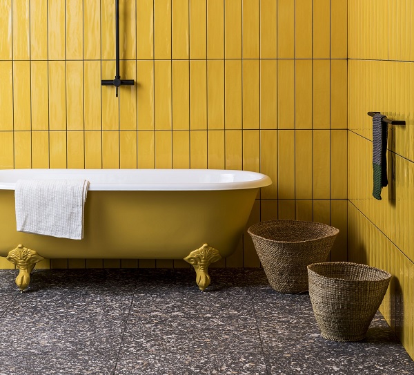 mẫu gạch ốp nhà tắm đẹp màu vàng